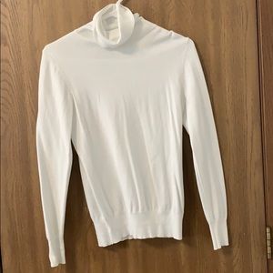 White turtle neck sweater